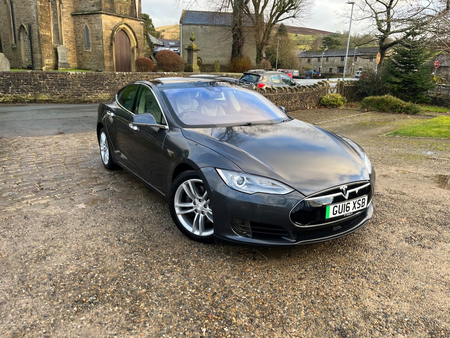 Used Tesla Model S 2016 for sale - 77940637: Photo 2