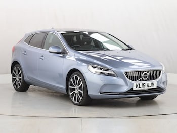 Used Volvo V40 2019 for sale - 77654577: Photo