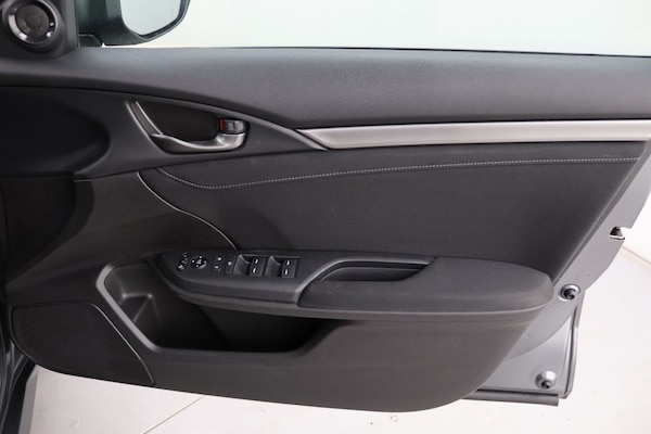 Used Honda Civic 2018 for sale - 76301063: Photo 27