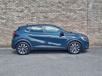 Used Renault Captur 2023 for sale - 79462391: Photo