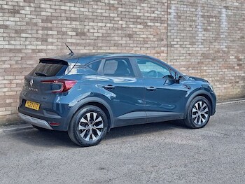 Used Renault Captur 2023 for sale - 79462391: Photo