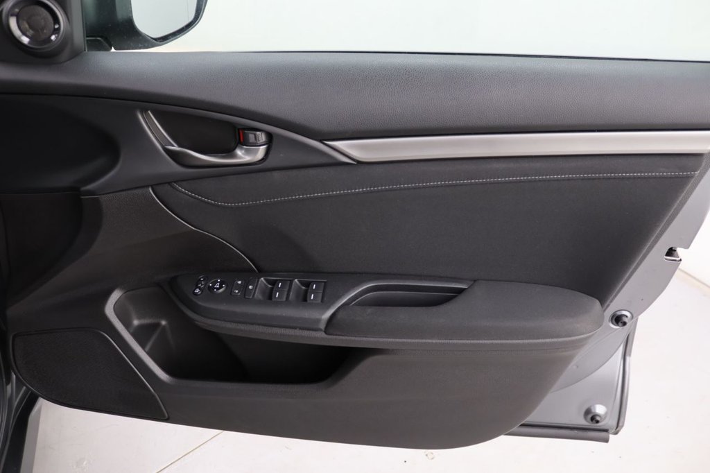 Used Honda Civic 2018 for sale - 76416961: Photo 27