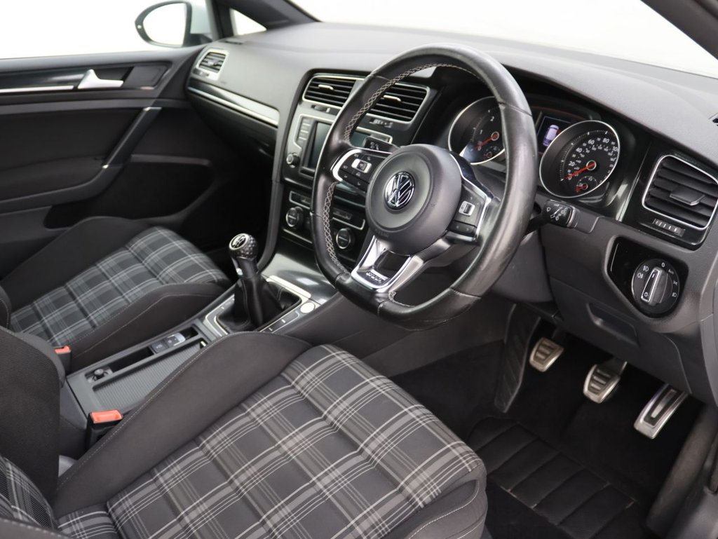 Used Volkswagen Golf 2016 for sale - 76301104: Photo 10