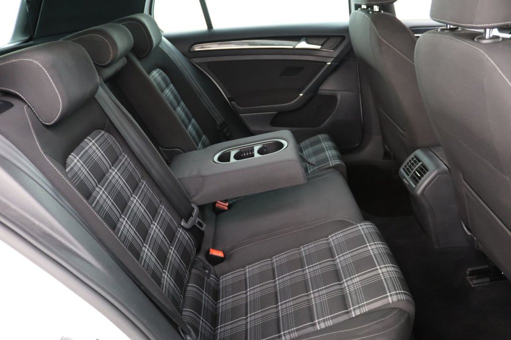 Used Volkswagen Golf 2016 for sale - 76301104: Photo 16