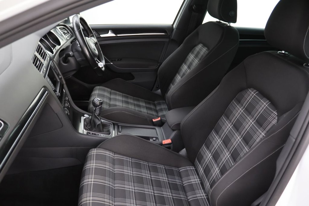 Used Volkswagen Golf 2016 for sale - 76301104: Photo 21