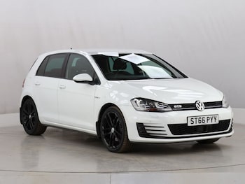 Used Volkswagen Golf 2016 for sale - 76301104: Photo