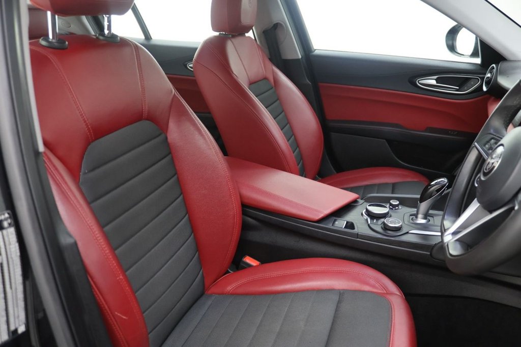 Used Alfa Romeo Giulia 2018 for sale - 78124136: Photo 2