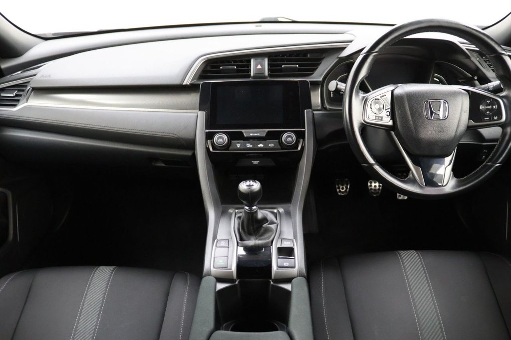 Used Honda Civic 2018 for sale - 76542150: Photo 17