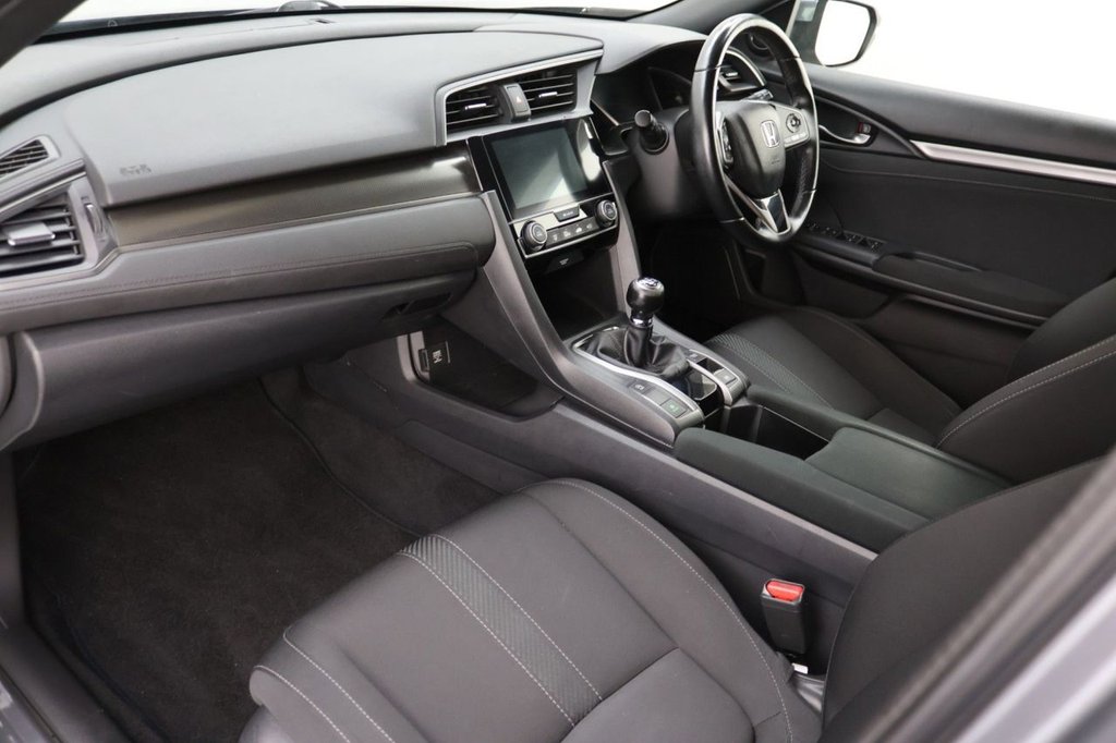 Used Honda Civic 2018 for sale - 76542150: Photo 23