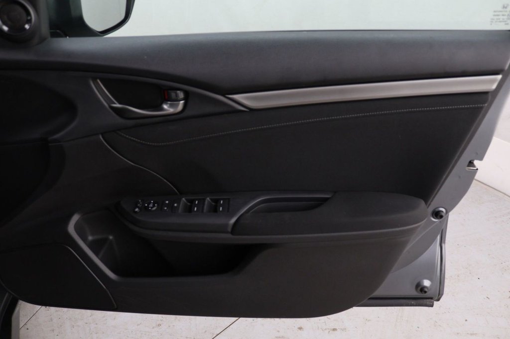 Used Honda Civic 2018 for sale - 76542150: Photo 25