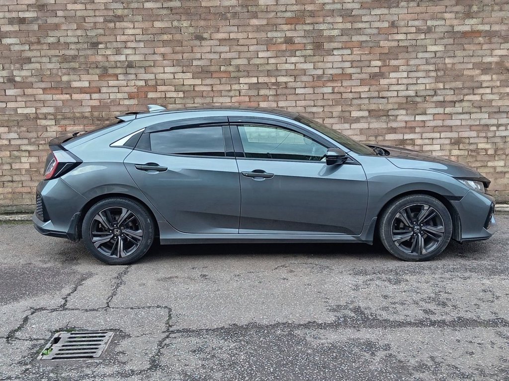Used Honda Civic 2018 for sale - 76542150: Photo 3