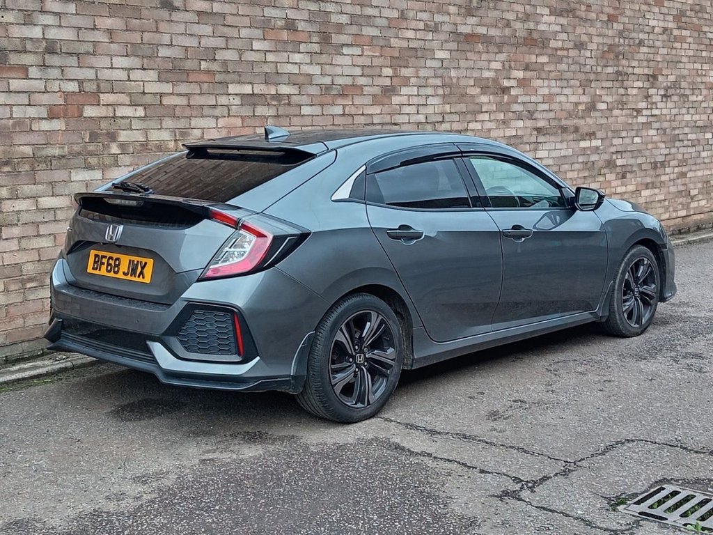 Used Honda Civic 2018 for sale - 76542150: Photo 5