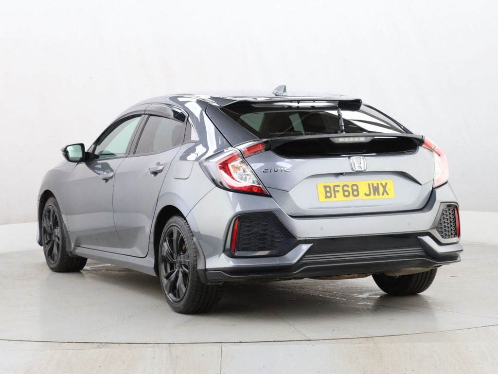 Used Honda Civic 2018 for sale - 76542150: Photo 7