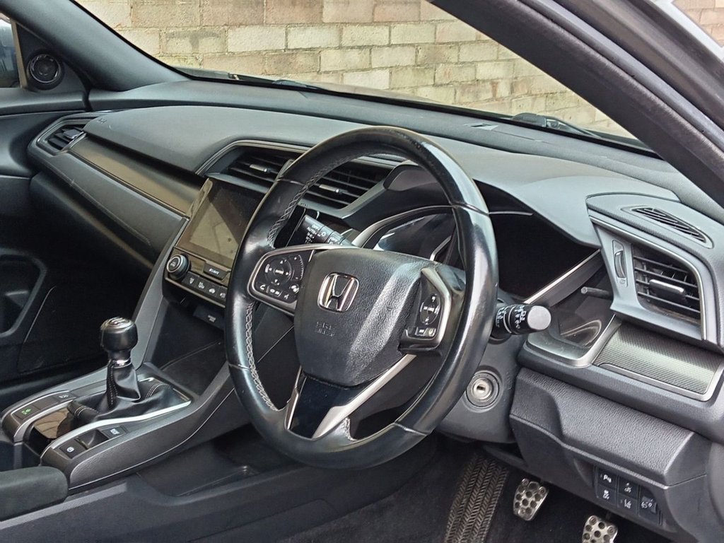 Used Honda Civic 2018 for sale - 76542150: Photo 8