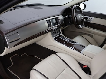 Used Jaguar XF 2015 for sale - 79254373: Photo