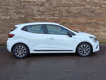 Used Renault Clio 2023 for sale - 77407927: Photo