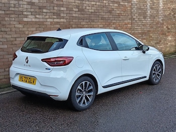 Used Renault Clio 2023 for sale - 77407927: Photo