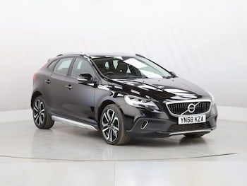 Used Volvo V40 Cross Country 2018 for sale - 79527583: Photo
