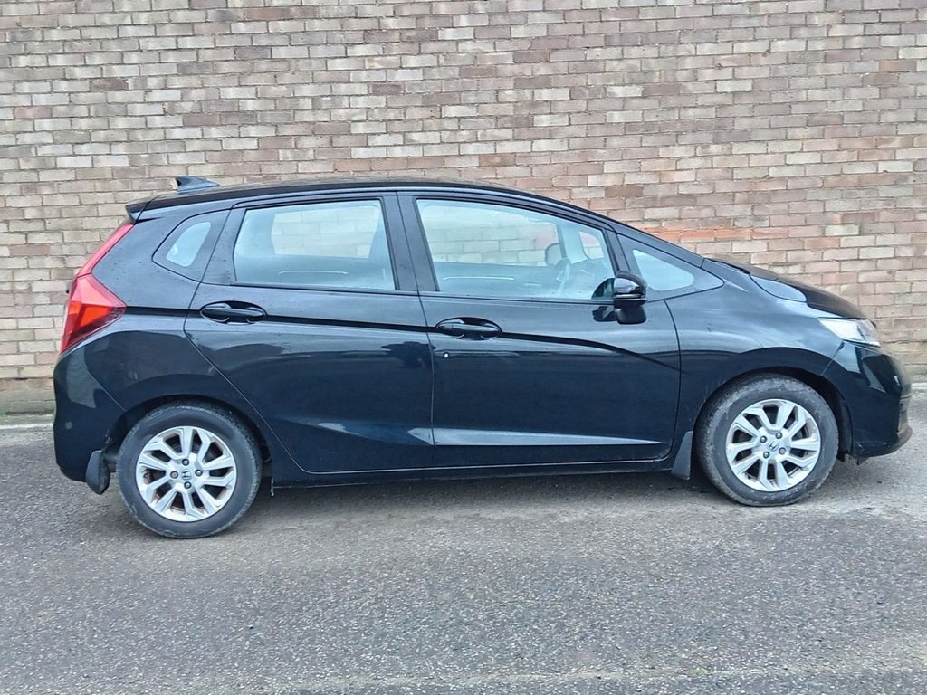 Used Honda Jazz 2018 for sale - 76934764: Photo 2