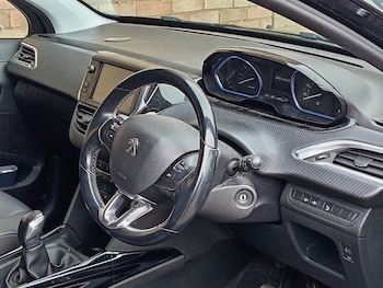 Used Peugeot 2008 2018 for sale - 76069071: Photo 2