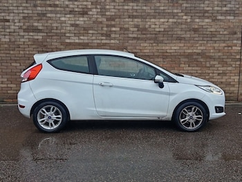 Used Ford Fiesta 2015 for sale - 76783456: Photo