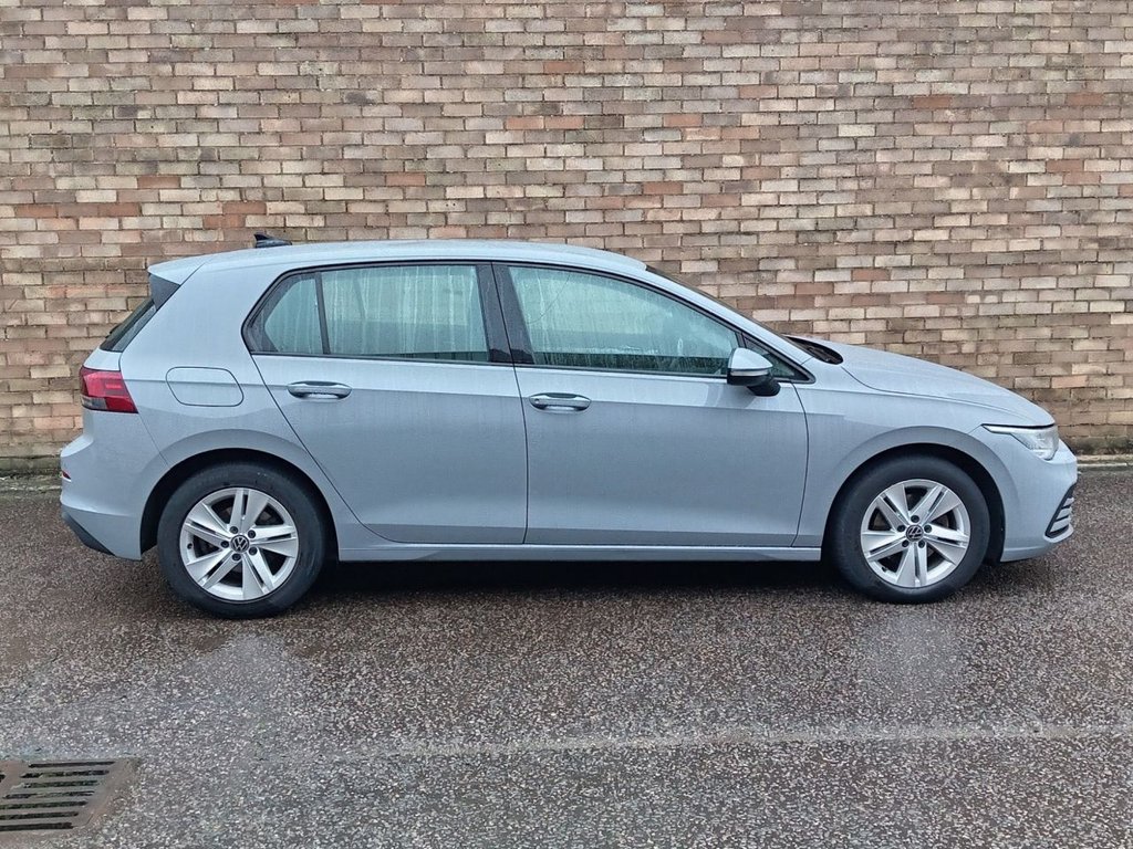 Used Volkswagen Golf 2021 for sale - 76617376: Photo 2