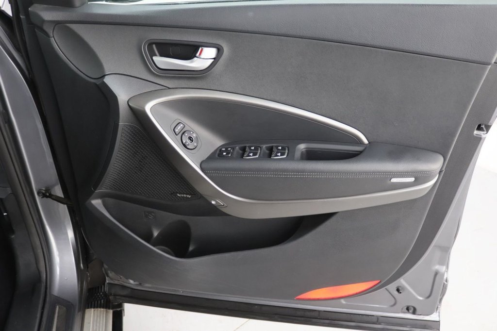Used Hyundai Santa Fe 2015 for sale - 77632059: Photo 27
