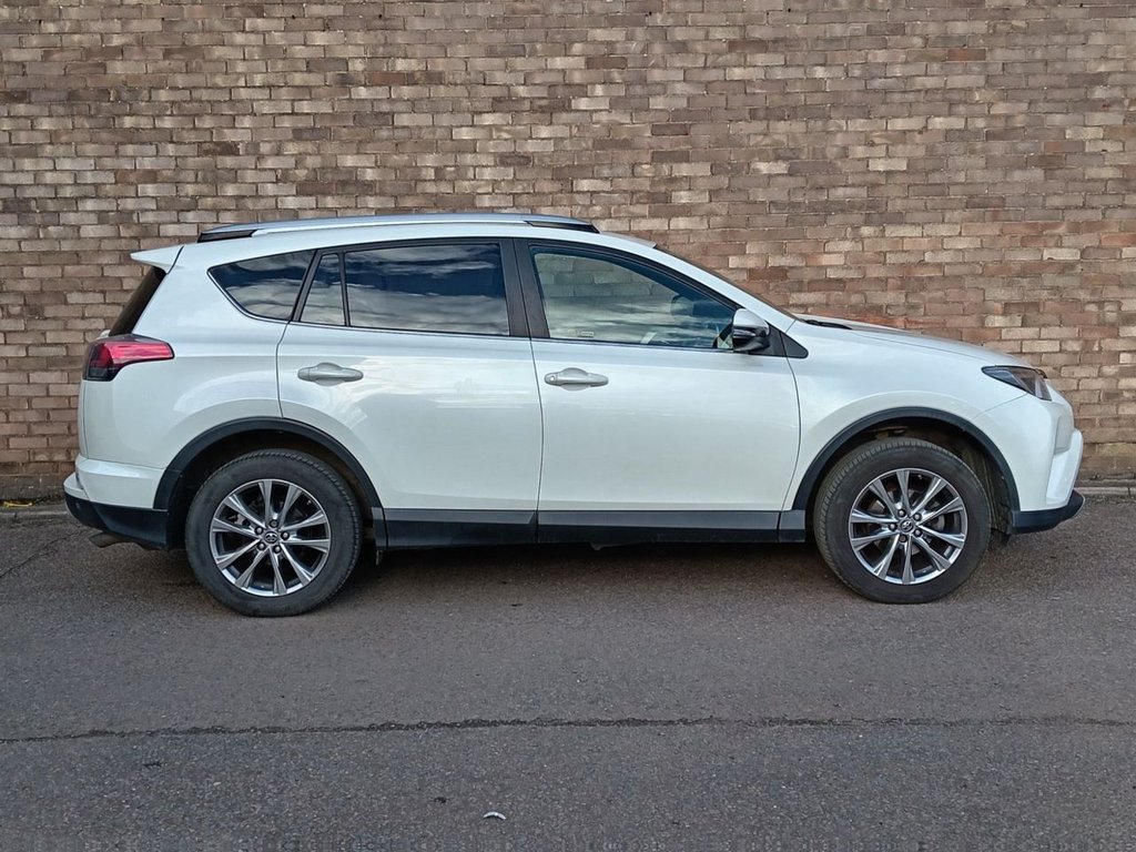 Used Toyota RAV4 2017 for sale - 77049020: Photo 2