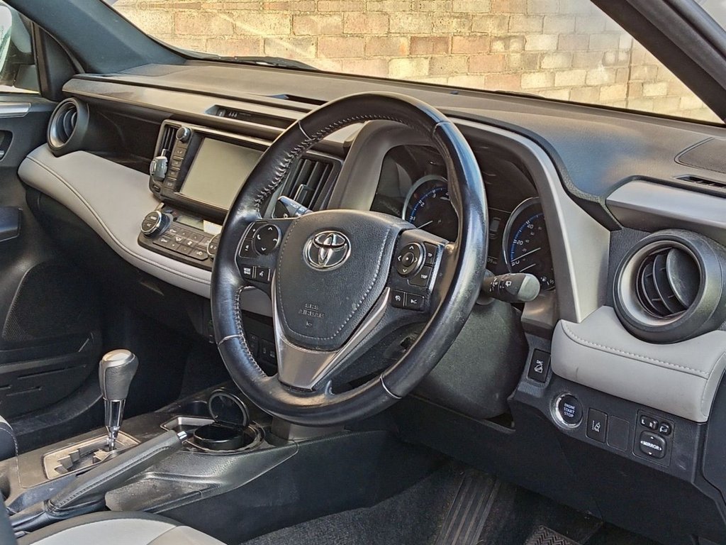 Used Toyota RAV4 2017 for sale - 77049020: Photo 3