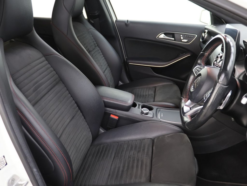 Used Mercedes-Benz GLA 2017 for sale - 76300947: Photo 11