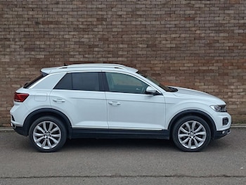 Used Volkswagen T-Roc 2018 for sale - 77436620: Photo