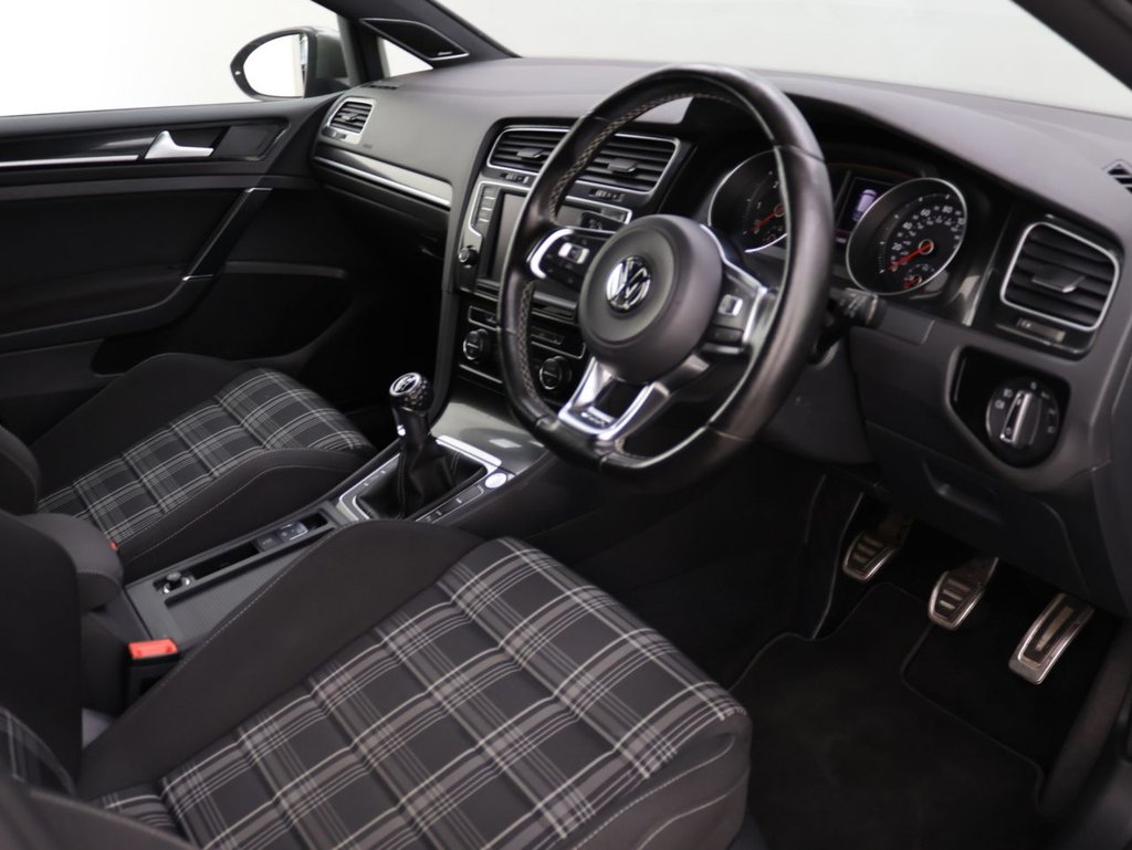Used Volkswagen Golf 2017 for sale - 76300932: Photo 10