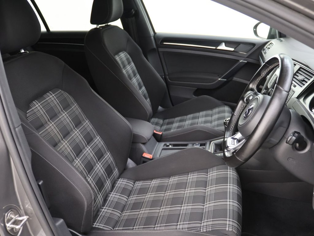 Used Volkswagen Golf 2017 for sale - 76300932: Photo 12