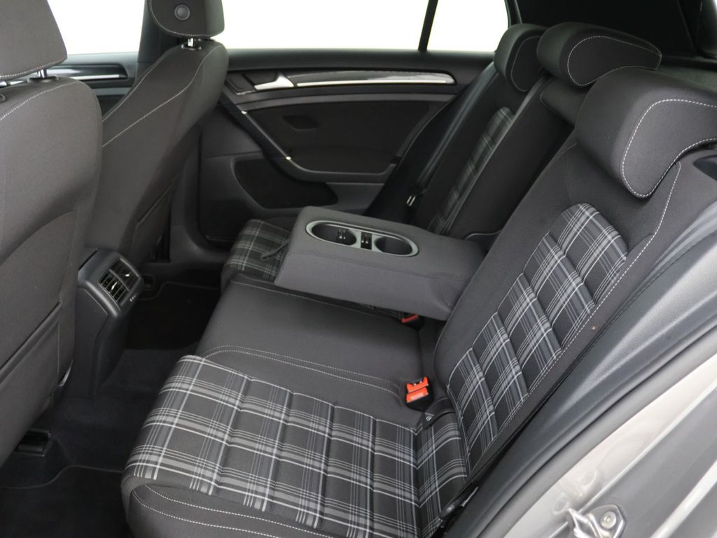 Used Volkswagen Golf 2017 for sale - 76300932: Photo 20