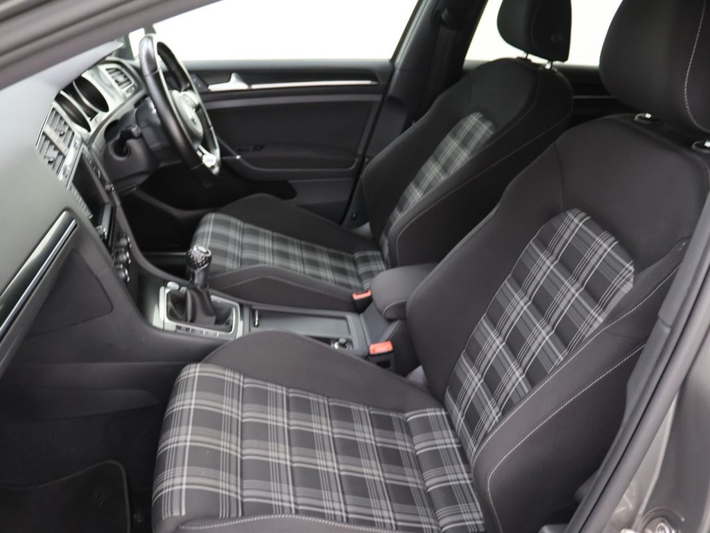 Used Volkswagen Golf 2017 for sale - 76300932: Photo 21