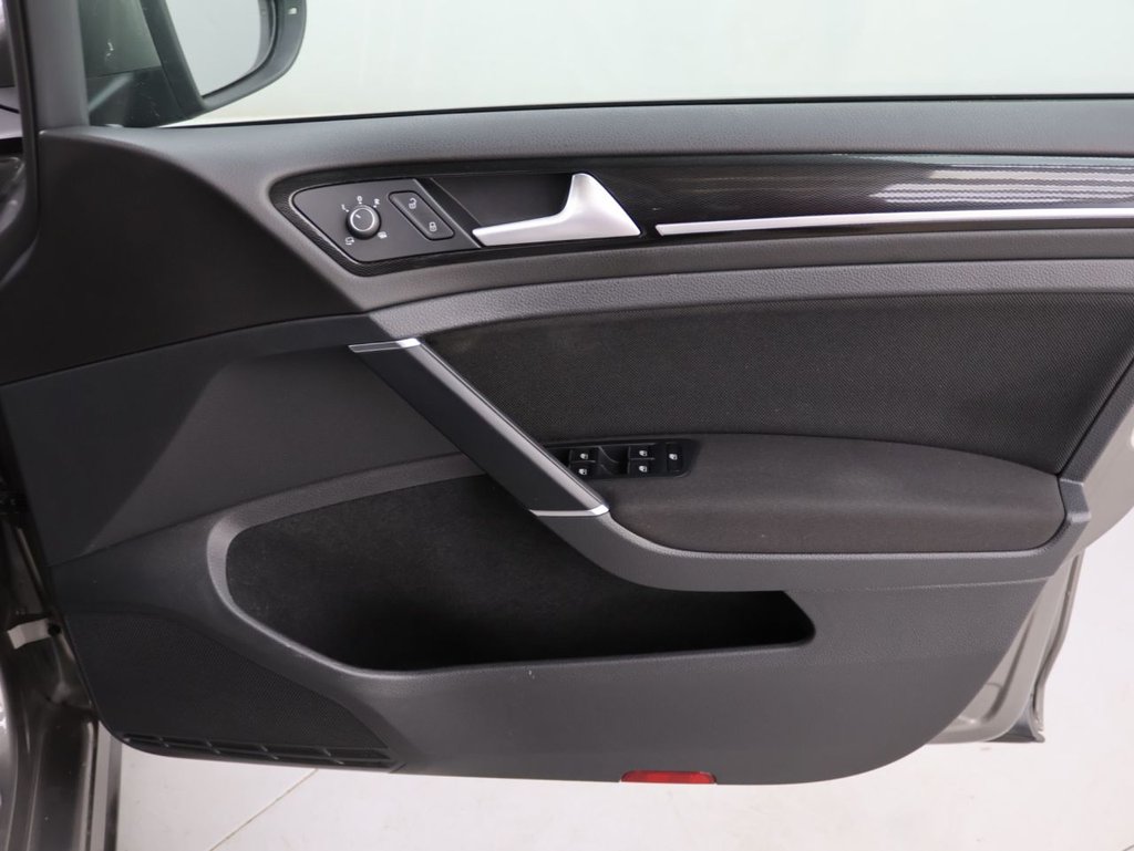 Used Volkswagen Golf 2017 for sale - 76300932: Photo 25