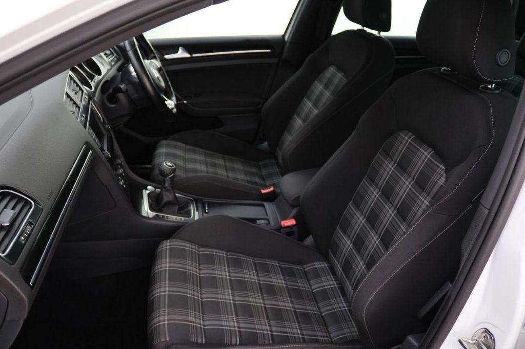 Used Volkswagen Golf 2017 for sale - 76301092: Photo 20