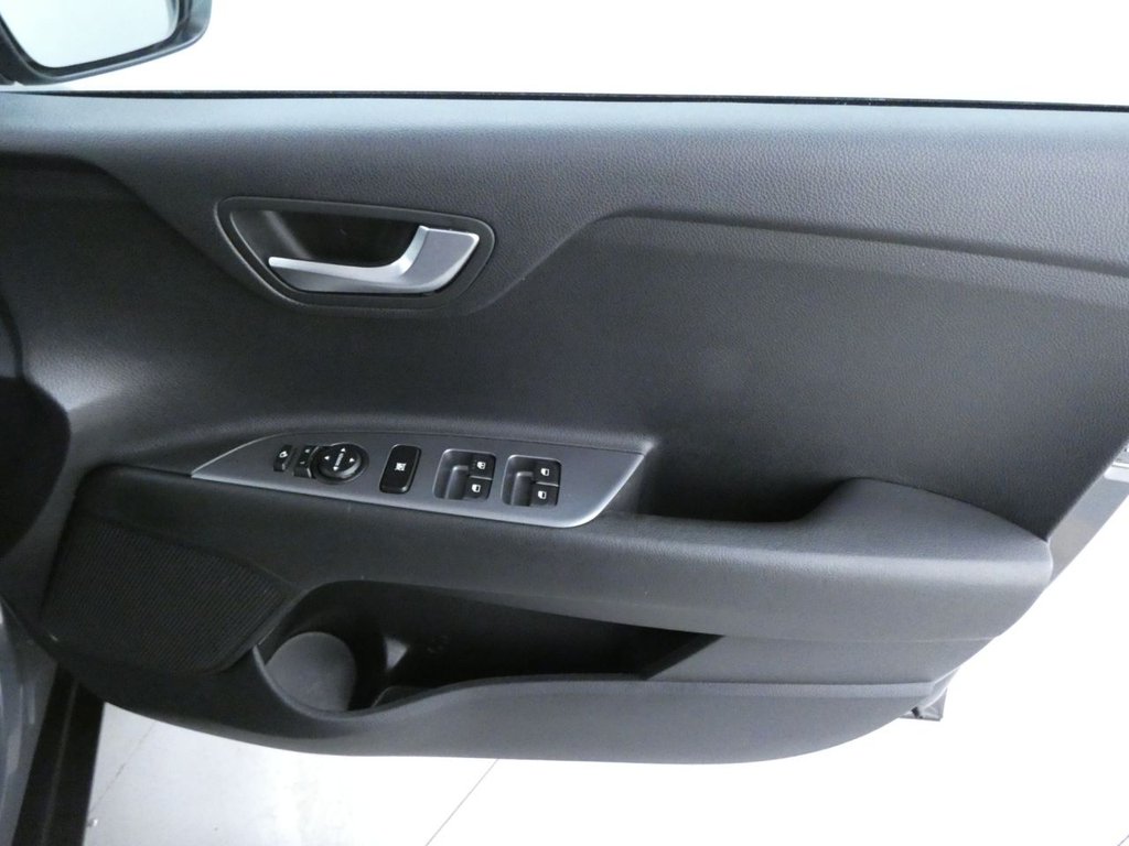 Used Kia Stonic 2023 for sale - 76934799: Photo 29