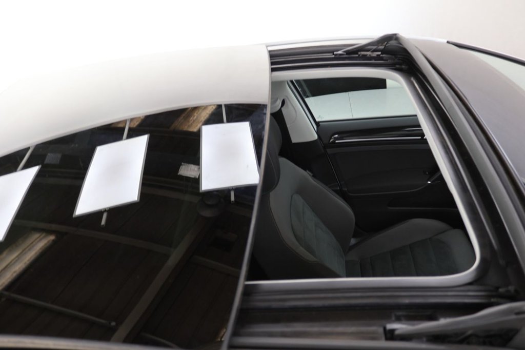 Used Volkswagen Golf 2020 for sale - 76300997: Photo 2
