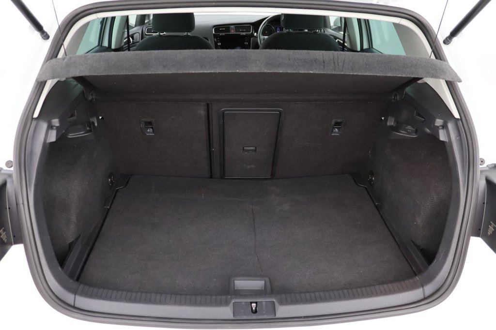 Used Volkswagen Golf 2020 for sale - 76300997: Photo 28