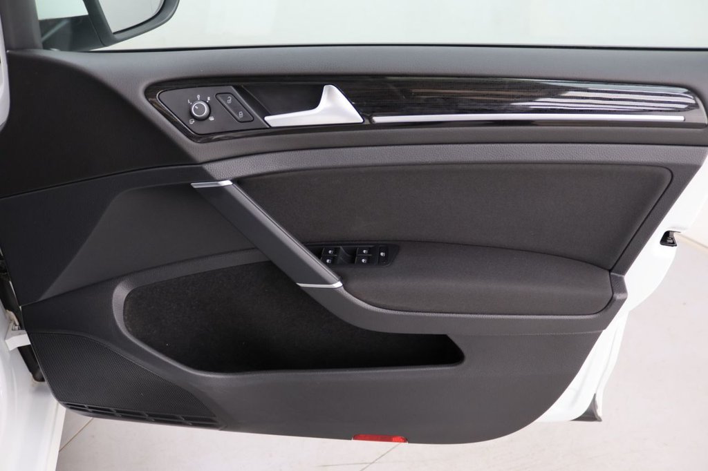 Used Volkswagen Golf 2020 for sale - 76300997: Photo 29