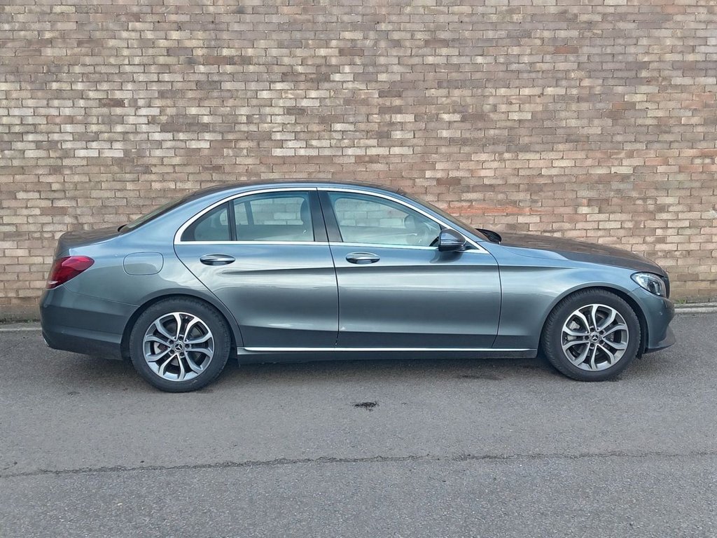 Used Mercedes-Benz C Class 2018 for sale - 76923442: Photo 2