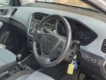 Used Hyundai i20 2017 for sale - 75270320: Photo