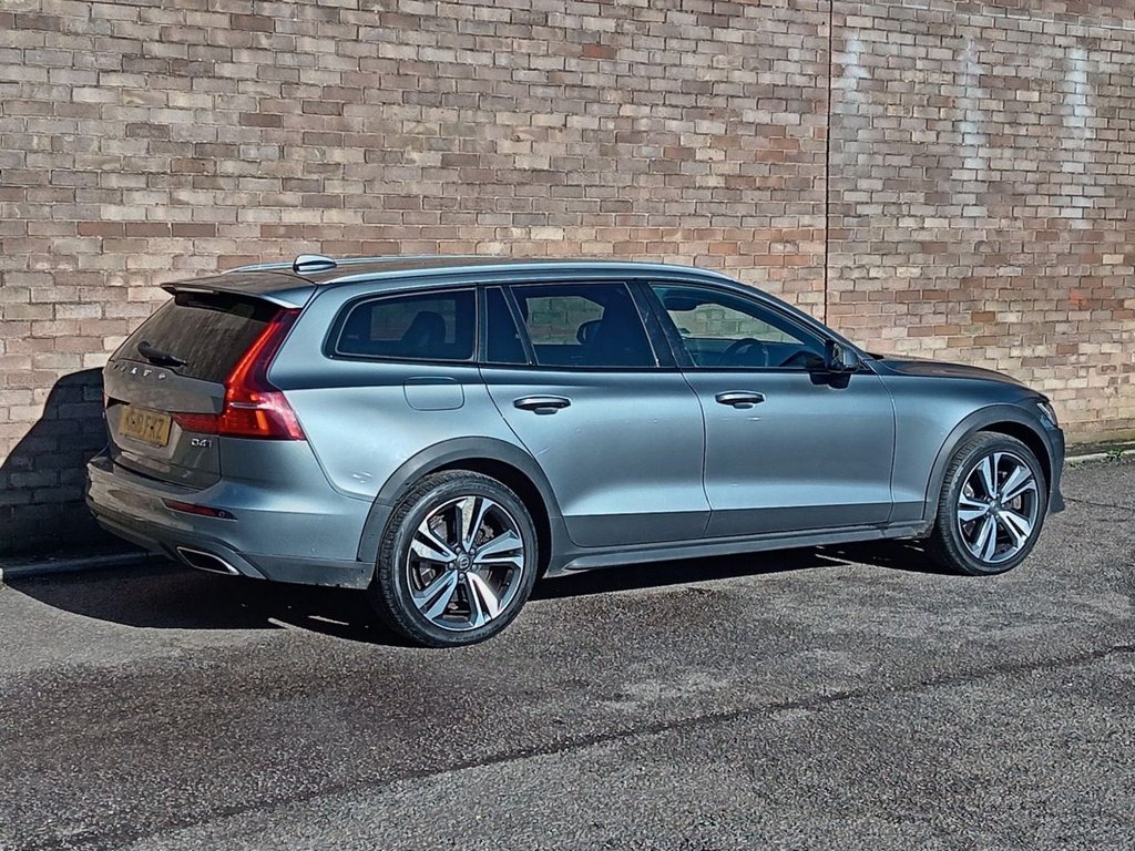 Used Volvo V60 2019 for sale - 77571797: Photo 5