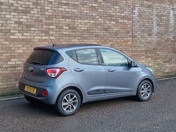 Used Hyundai i10 2019 for sale - 77369315: Photo