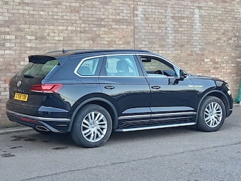 Used Volkswagen Touareg 2018 for sale - 76909935: Photo