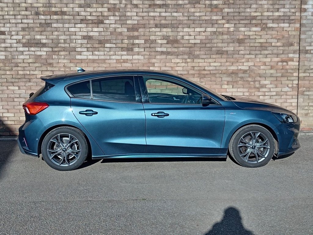 Used Ford Focus 2021 for sale - 76542122: Photo 2