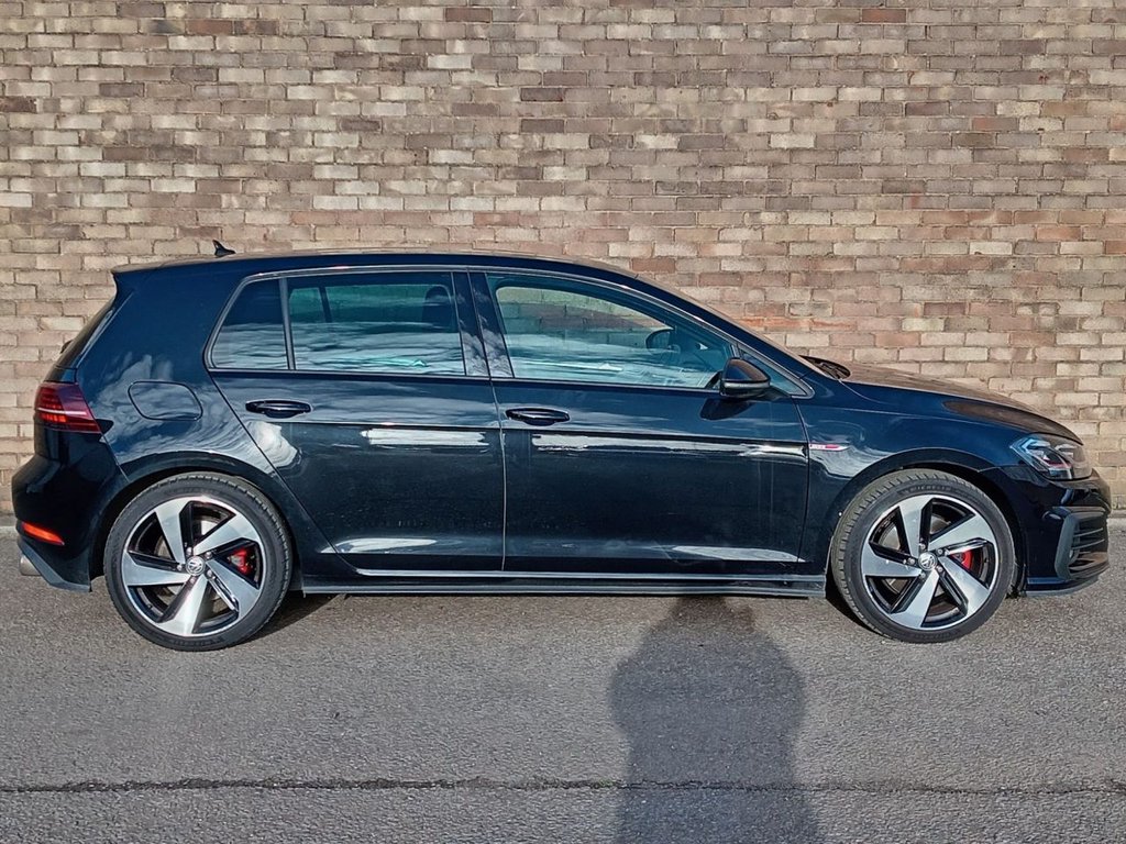 Used Volkswagen Golf 2017 for sale - 77049023: Photo 2