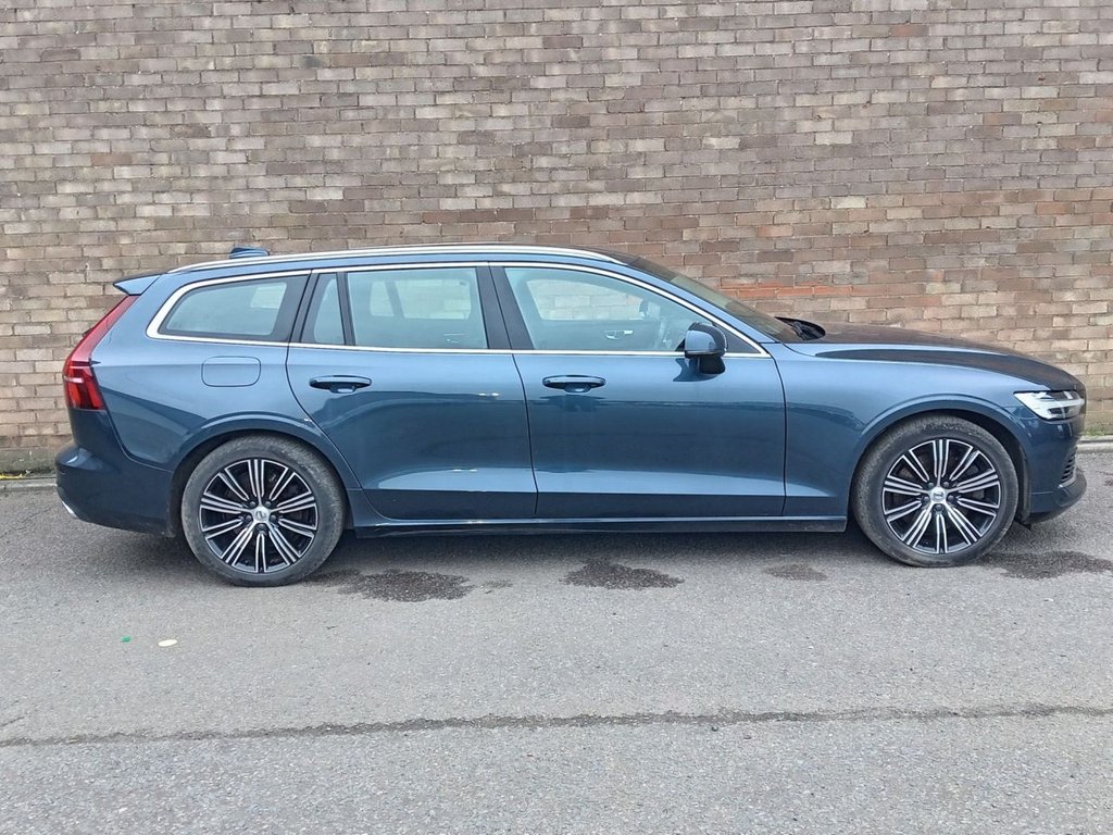 Used Volvo V60 2021 for sale - 77632112: Photo 2