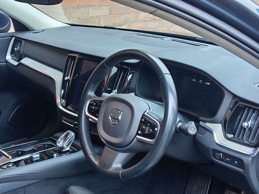 Used Volvo V60 2021 for sale - 77632112: Photo 5